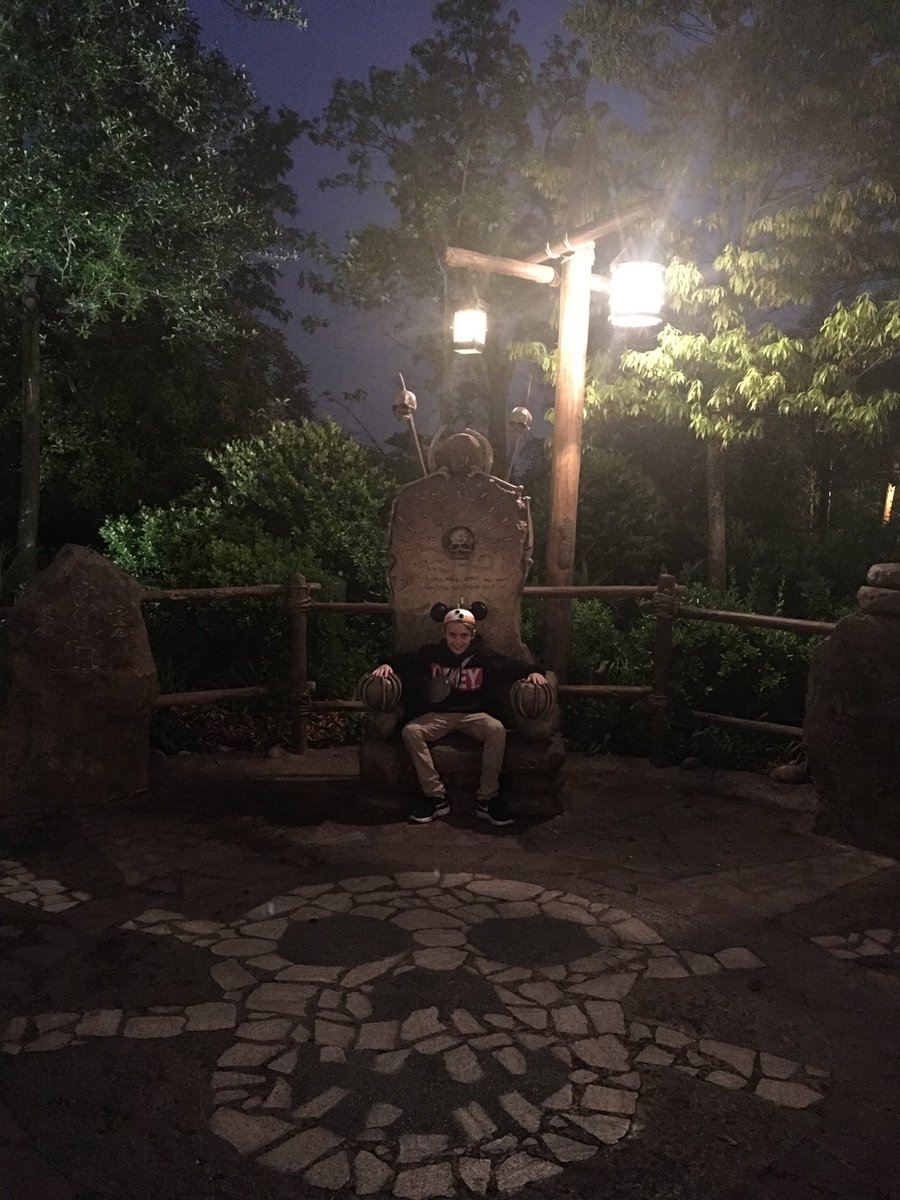 fourmonkeys's tweet image. Pirates @DisneylandSH