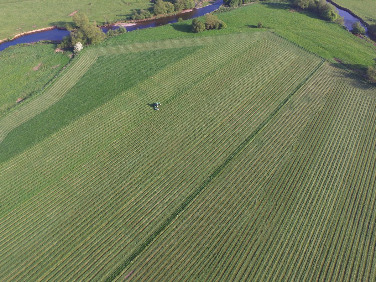 gpjgreed's tweet photo. Silage is on #devon #grass #droppingit https://t.co/HCn3MbWQsP