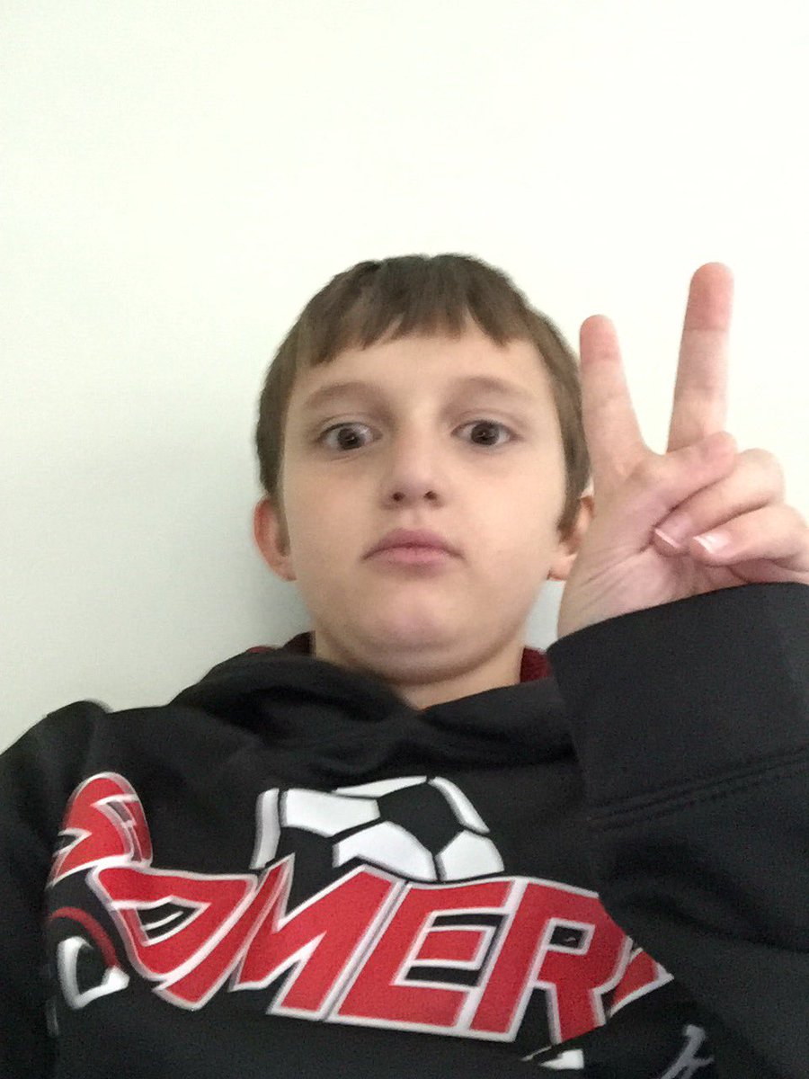 EdonisAwesome's tweet photo. #selfie for no reason https://t.co/r8R09JJgec
