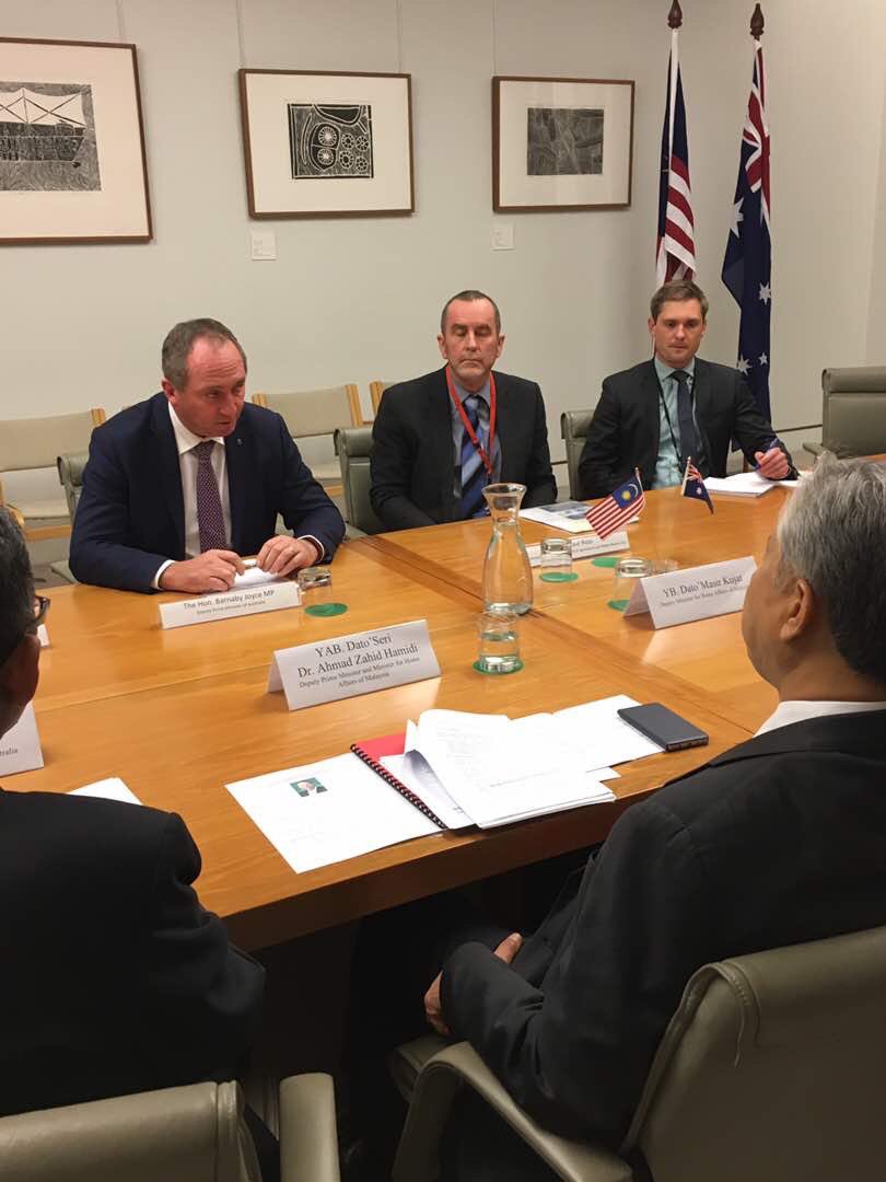 pejabatpresiden's tweet photo. DPM @Zahid_Hamidi also received Courtesy calls by the Hon @Barnaby_Joyce, DPM of #Australia, @JulieBishopMP MFA &amp; @MichaelKeenanMP MOJ https://t.co/7V0A0vTLrB