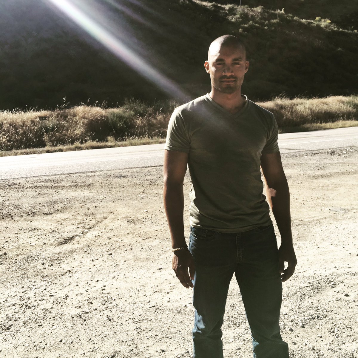 michaelmarcel's tweet photo. #catchingrays lst dy on #edgeofisolation photo'seye @maremhassler β€οΈ them folk. #actorlife #setlife #horrormovies https://t.co/K91ZaZm3OP