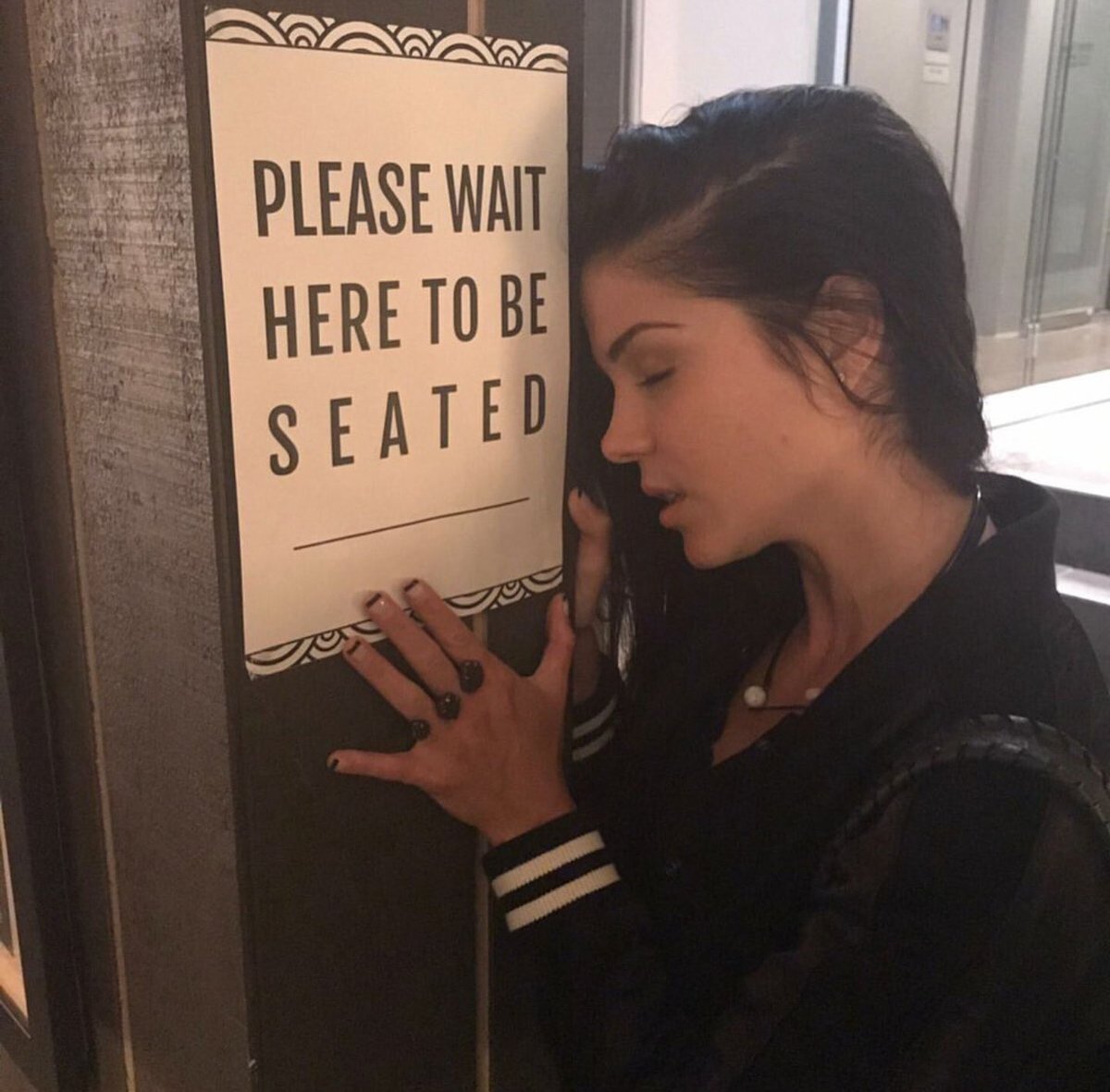 MarieAV_FR's tweet photo. #NEWS - Nouvelle photo de Marie lors de son séjour en Australie avec Jessica. (via @The100_hw) https://t.co/RIwUE5XdB7
