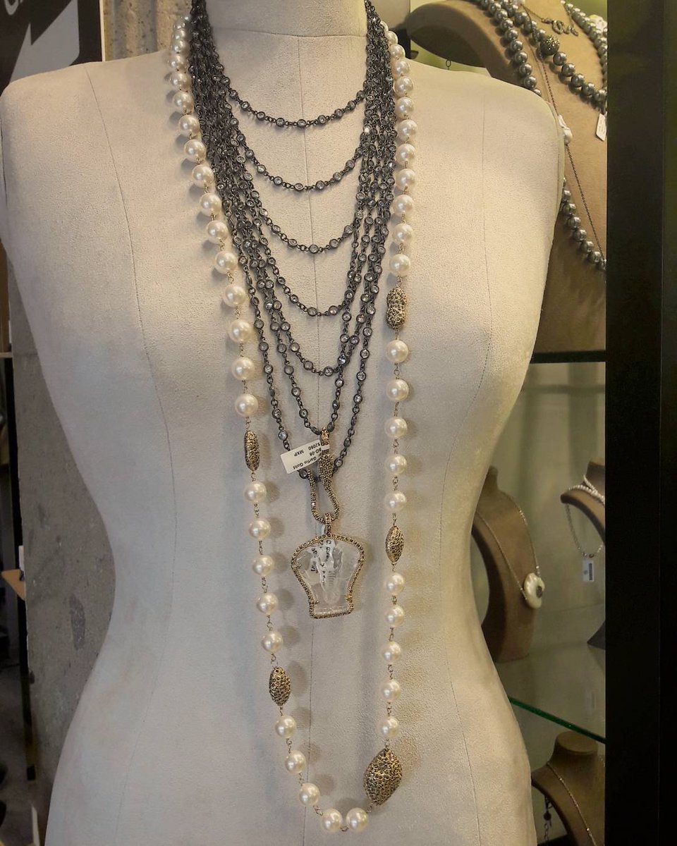 This is perfect! The pendant is a carved elephant &amp; it looks so lovely! By @JoyeriaRC you know she's a fave!

#Jewelry #MadeInMexico