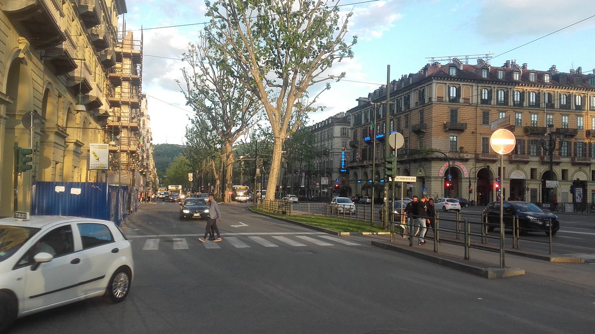 FTrappolini's tweet photo. Torino: La Guardia di Finanza ha scoperto 180 finti  poveri tra gli studenti universitari della città #extrAgora https://t.co/oBa6Eop9lu