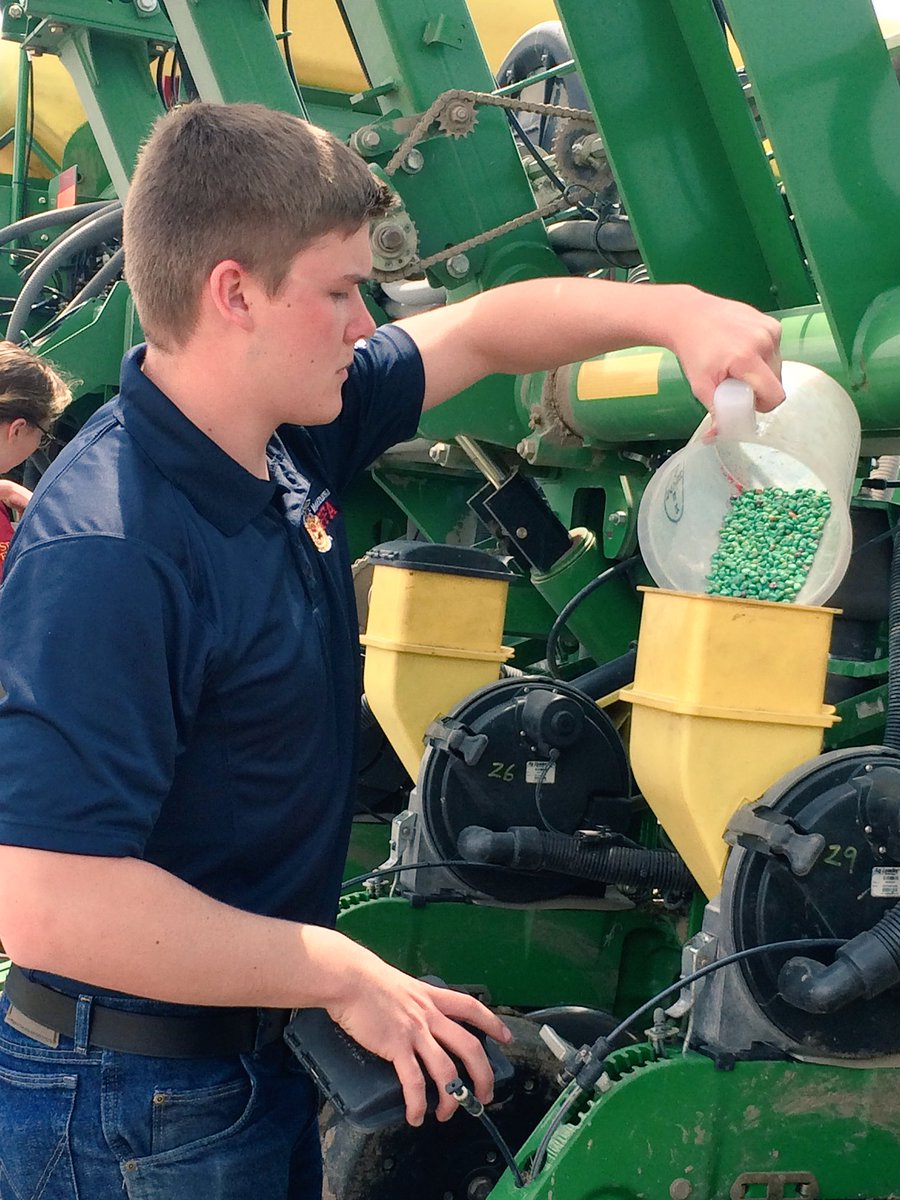 KeyCooperative's tweet image. Not a bad way to spend your first day on the job #SummerIntern #plant17 #TestPlot