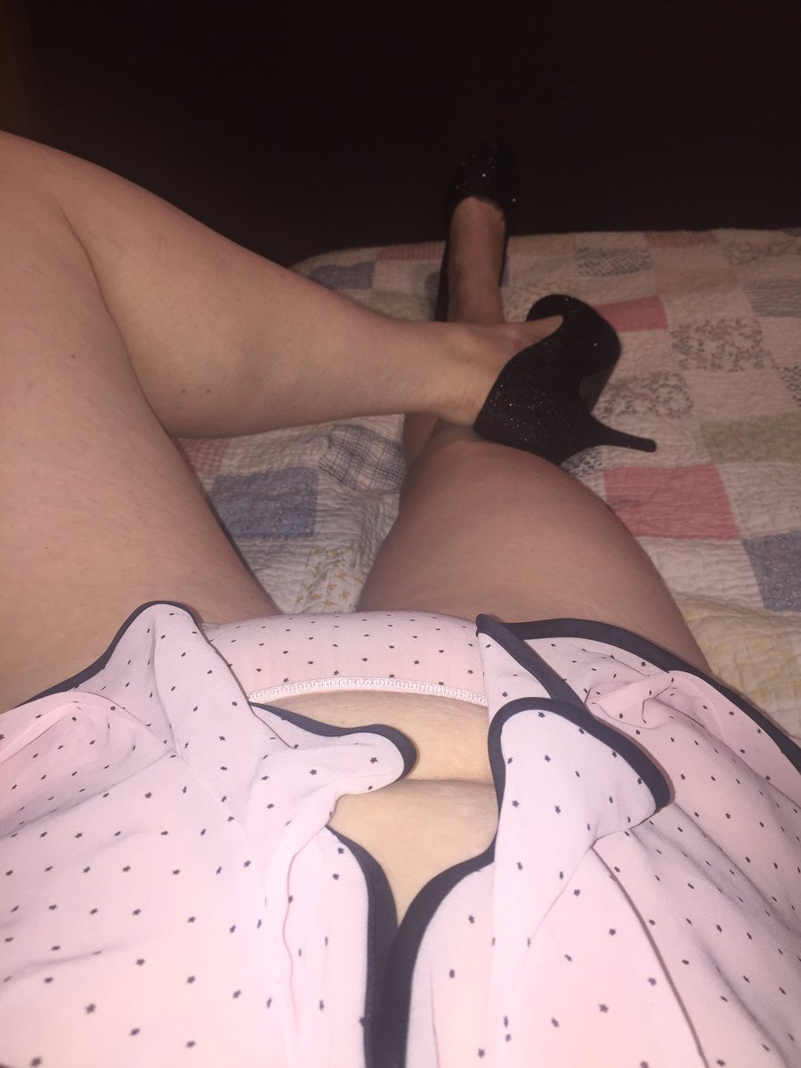 OHcouple2's tweet photo. Attempting to look sexy https://t.co/GKFQMX3amb