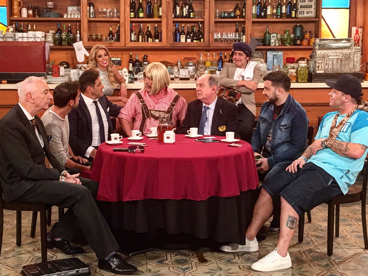 cuestiondp2024's tweet photo. Se armó la mesa #PolemicaEnElBar ☕️
¿Desde dónde nos estás viendo? #Estreno #Polemica #PolemicaEnElBar #EnAmerica https://t.co/4ndSWyO9AF