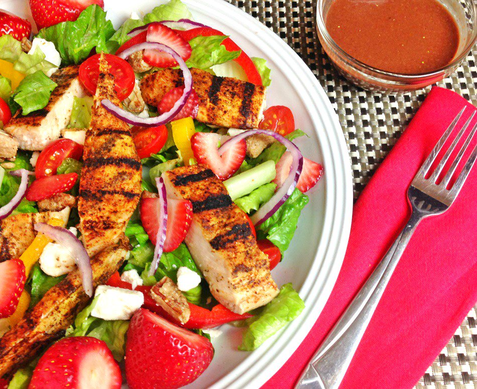 PowerbyMomBlog's tweet image. This Grilled Chicken Salad with Strawberry Vinaigrette Dressing is the perfect summer recipe! bit.ly/2pswMv9 #chickendotca #ad