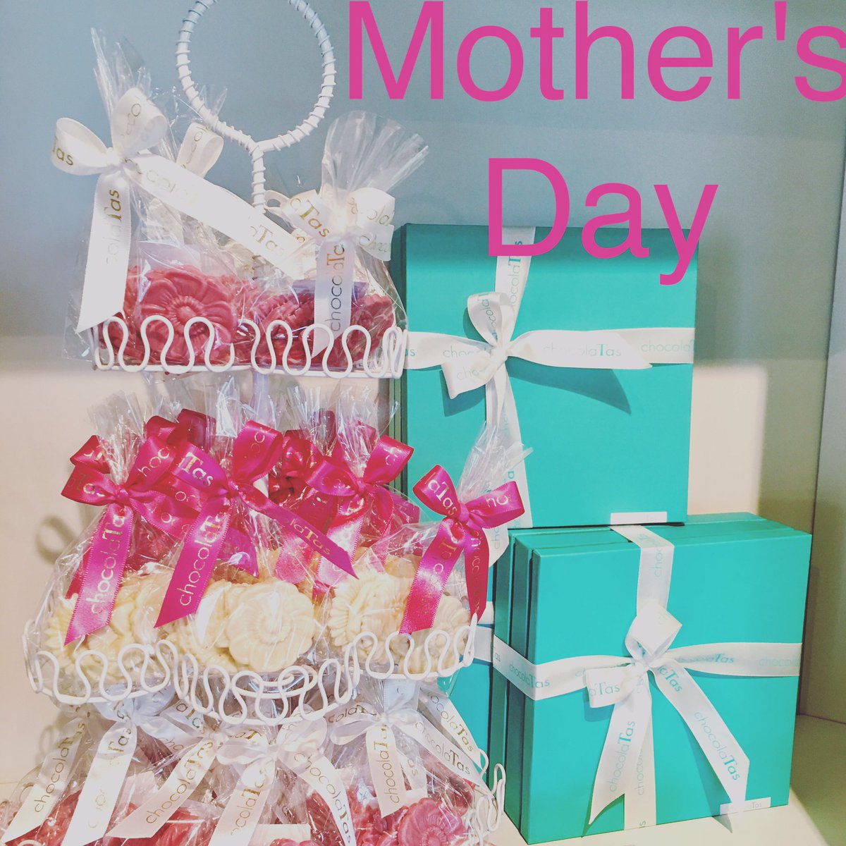 Flowers + chocolate = perfect gift! Chocolate flowers =perfection!