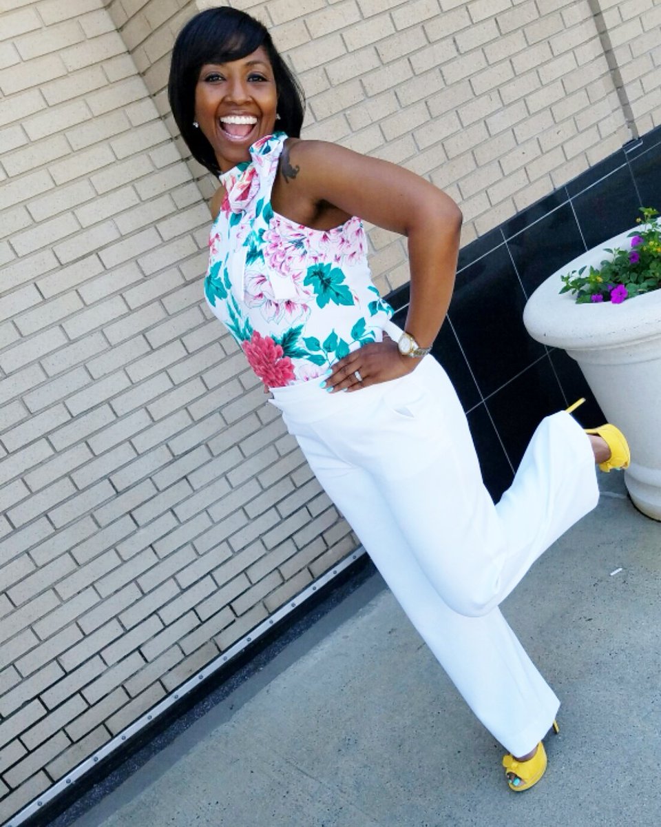 keisacampbell's tweet photo. #Birthday shenanigans! I'm so excited @nyandcompany #evaspringstylecontest #evamendescollection #beautifulliving #thebeautycoach https://t.co/GyeYIBfas6