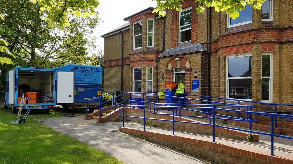 UoKpsytech's tweet photo. Aaaaaand, we're in! Staff, postdocs and postgrads move to our new research and community space in Woodlands. @KentPsychology @UniKent https://t.co/Y4ywPKngip