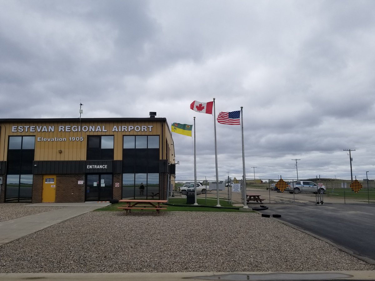 DaniWildfong's tweet image. #cropcasting live from
 estevan airport today #prsplant17  #westernag with @YourSoil