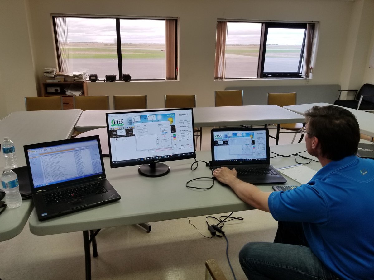 DaniWildfong's tweet image. #cropcasting live from
 estevan airport today #prsplant17  #westernag with @YourSoil