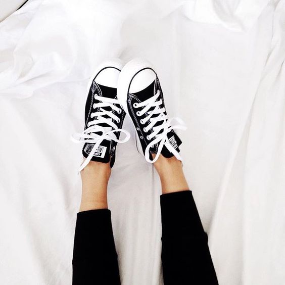 lalteregoblog's tweet photo. E voi lo sapete perché le Converse hanno due buchi laterali?
Noi si! --> https://t.co/9uGTnoPqIb 
#converse #curiosità #amoreperlescarpe https://t.co/U5Mz2TeQug
