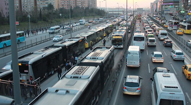 trthaber's tweet photo. LYS'ye gireceklere toplu taşıma ücretsiz https://t.co/sDd4dmpLr0 https://t.co/mm3rZ9EWg1