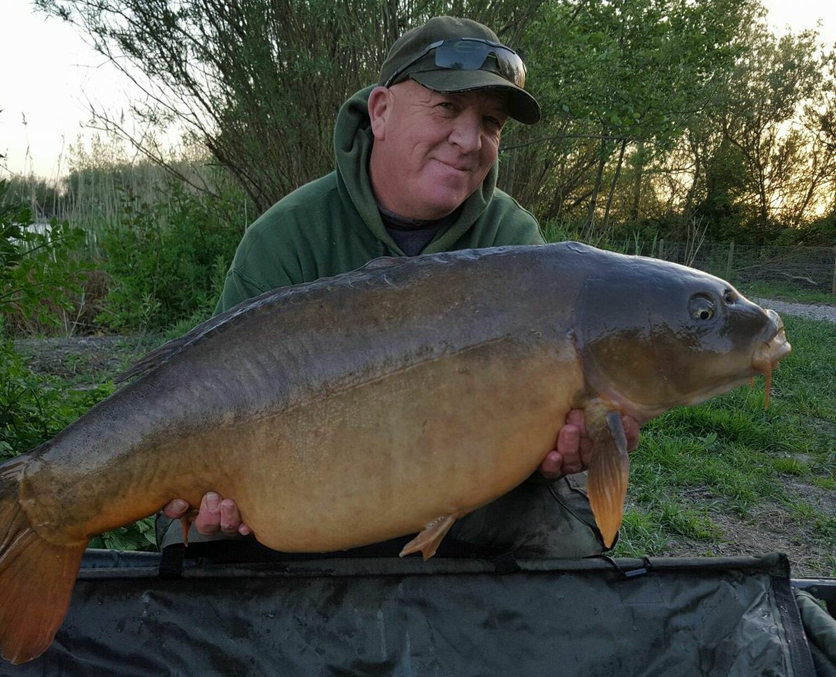 pro_baits's tweet image. The main man behind the baits now in action having had a buisy day rolling baits all day this one going 26lb @ClintHWalker @richardcronin23