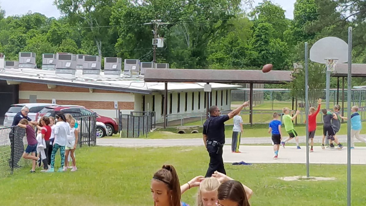 MIS2024's tweet photo. MISD Police join us for recess today!! What a nice surprise. The kids loved it!! Thanks MISD Police for all you do. #MISrocks https://t.co/KG8feA98fm