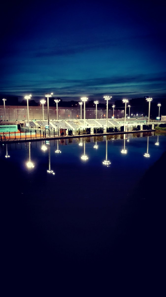 selfies_spain's tweet photo. Las pistas de entrenamiento cuando llega la noche al #MMOPEN https://t.co/CR7Qf2PxFx