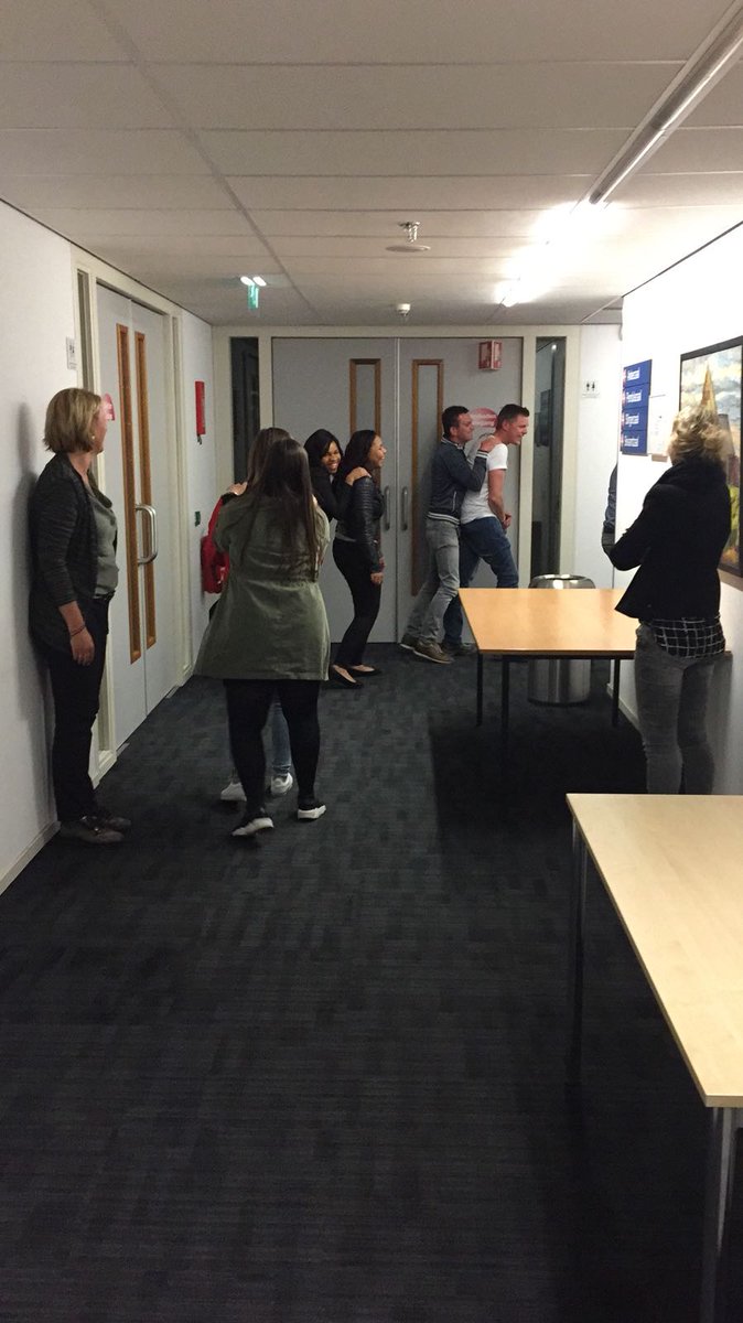 Wat een plezier samen, bij les van de EigenBaas Avondschool in Almelo  #ondernemerschap #groepsopdracht #lerenisleuk