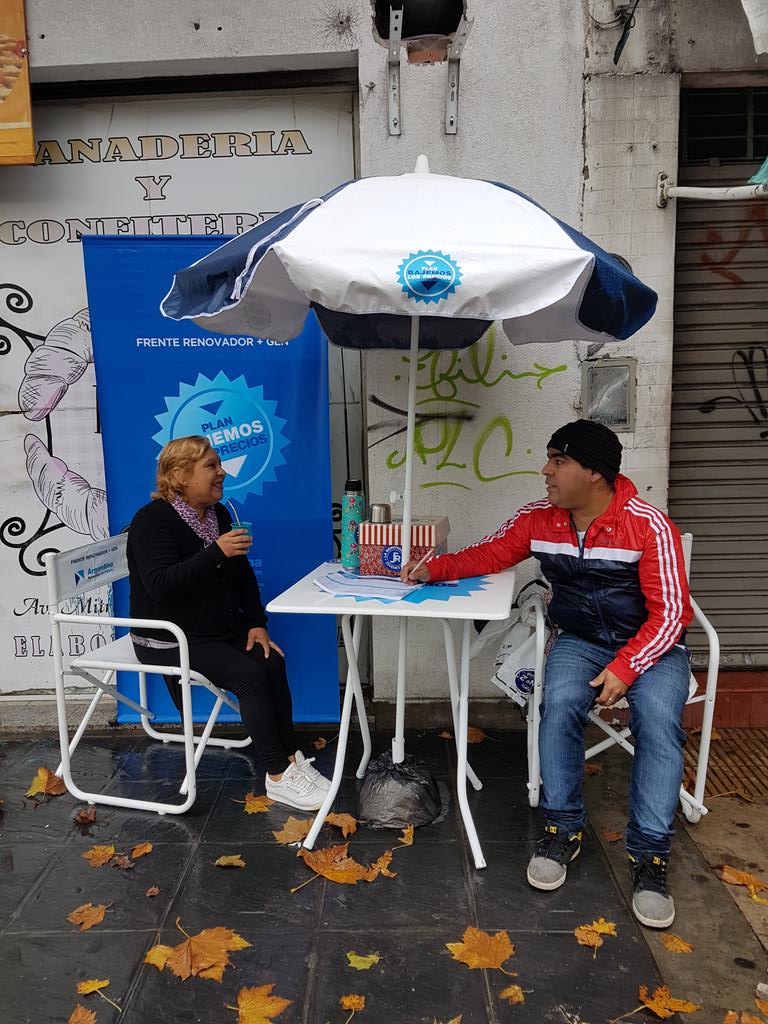 RamonAntune's tweet photo. PLAN
#BajemosLosPrecios
A Pesar de La LLuvia estamos #JUNTANDO FIRMAS
#LaRenovadora
@JoseAlessi
@MalenaMassa
@GracielaCamano https://t.co/szdqUYq5RP