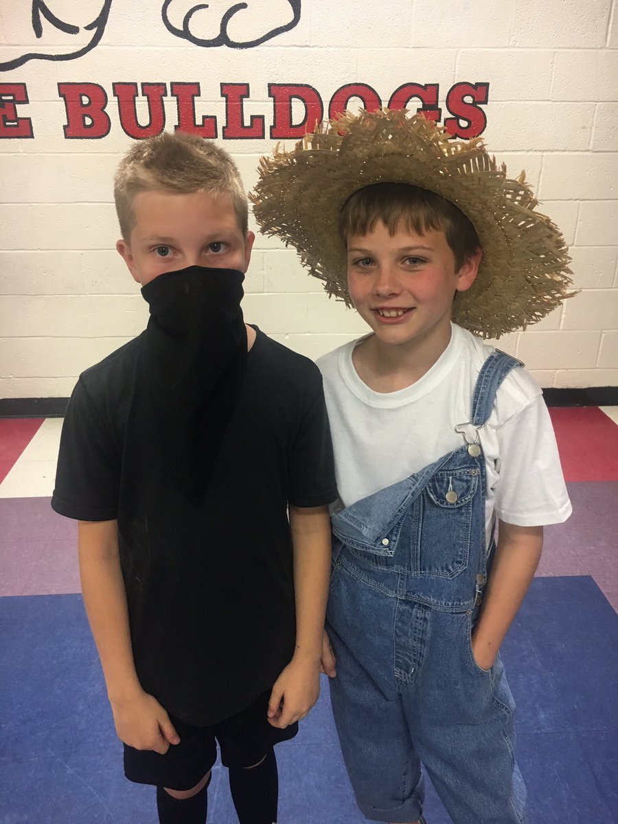 ScottJaclyn's tweet photo. Pretty proud of my little Tom Sawyer! #WeAreSikeston #TomAndBecky #TomAndDoc #TomSawyer https://t.co/Ukh50KGSlX
