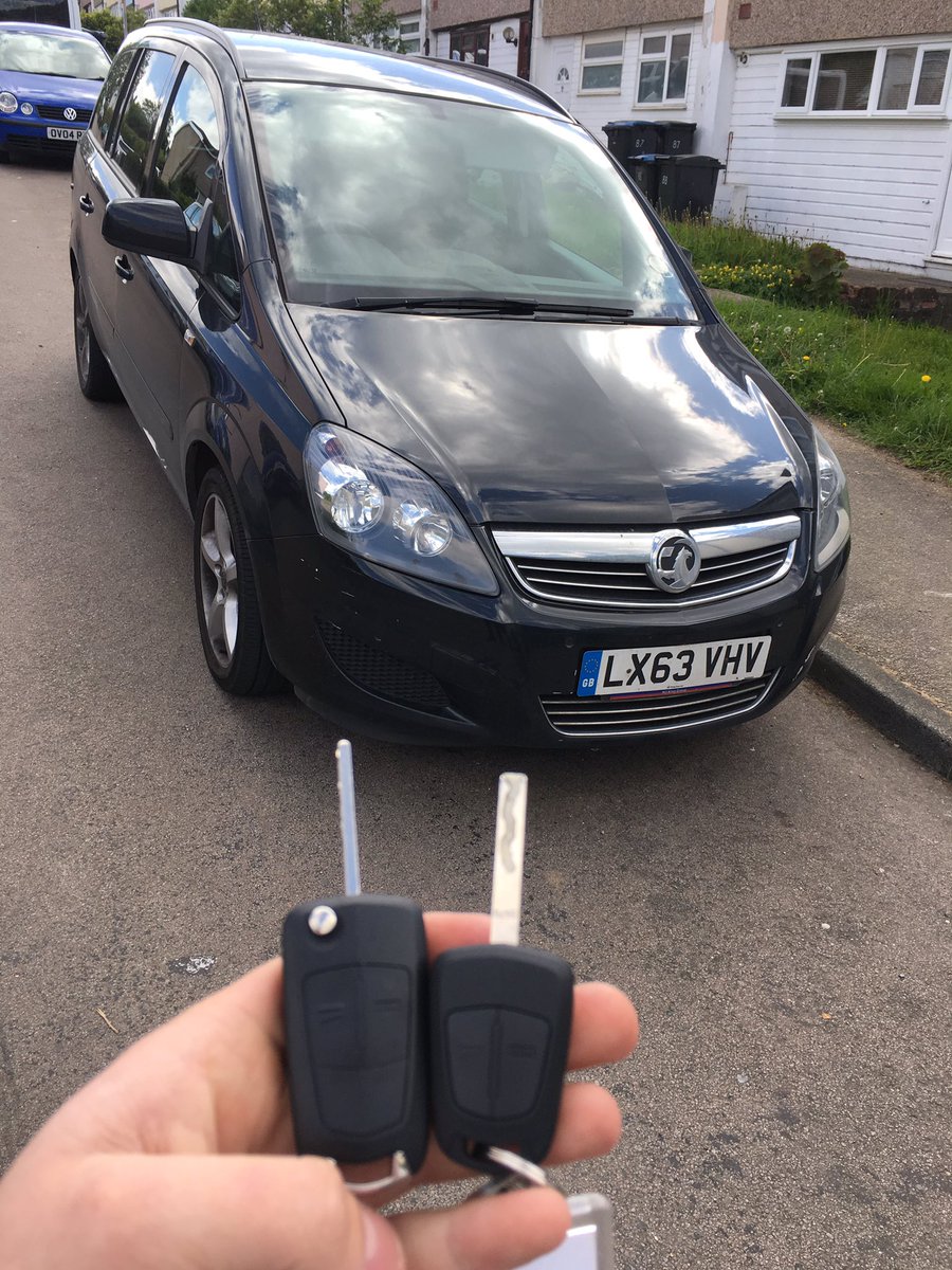 TylerDenied's tweet photo. Today we done a spare key on a vauxhall Zafria 

#locksmith #emergency #vauxhall #zafira #lost #key #essex #harlow #mobile #key #cutting https://t.co/1uy7huWvAX