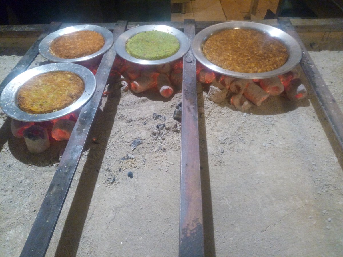 Gece gece çeşit çeşit künefeler. Yeşilzade Girne'de #gece #künefe #karşıyaka #tatlı #bostanlı #mavişehir #yummy #delicious #fıstık