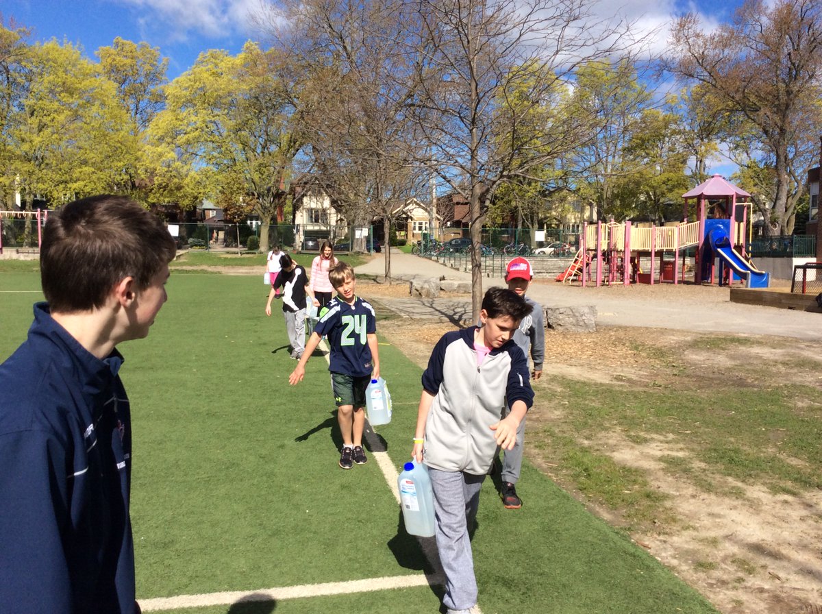 MsAzodi's tweet photo. How far would you walk for water? #WeWalkForWater https://t.co/G0hamaiksH