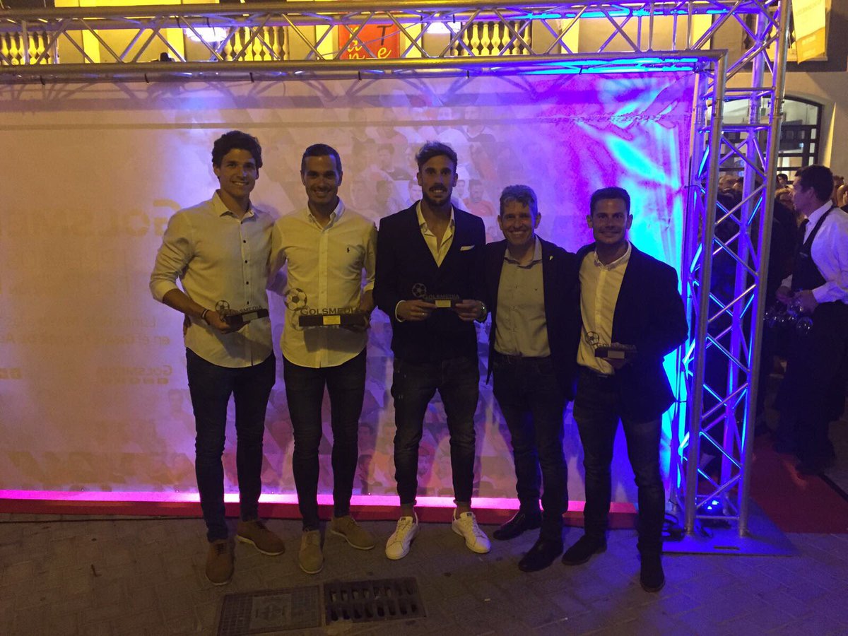 CD_Alcoyano's tweet photo. .@TomasRuso5 mejor defensa en premios .@golsmedia. ¡Enhorabuena!También a los nominados Seligrat, .@MarcMartinez4, .@FranMirandaMera y Gato https://t.co/iflE3F0Ehx