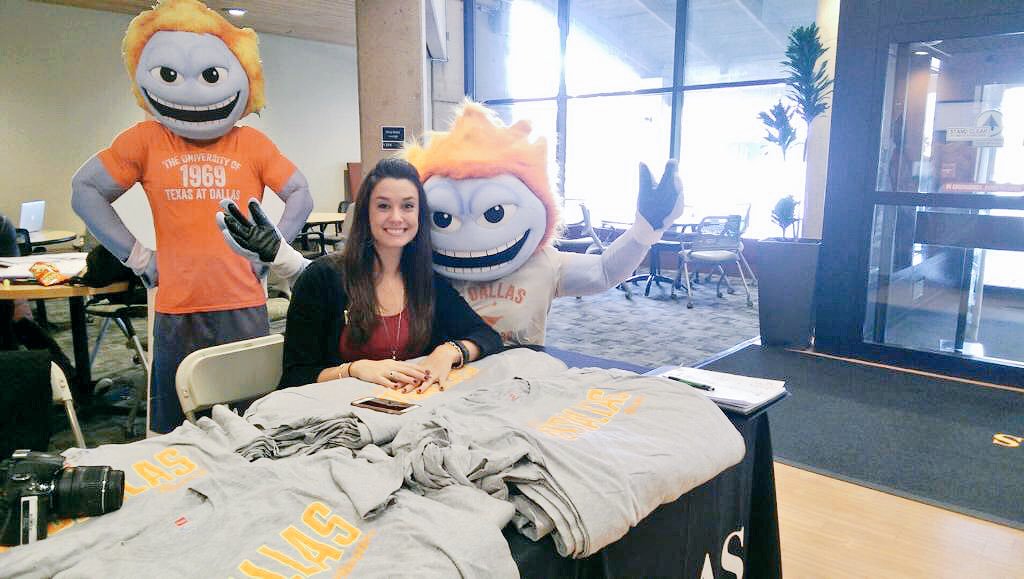UTDallasAlumni's tweet photo. Graduates, come get your 📷 taken w / @Official_Temoc ➕ a free t-shirt from 12-2 p.m. tomorrow in SU >> https://t.co/NdUSBfL3ys #TemocTuesday https://t.co/ZEoxCEhK9y