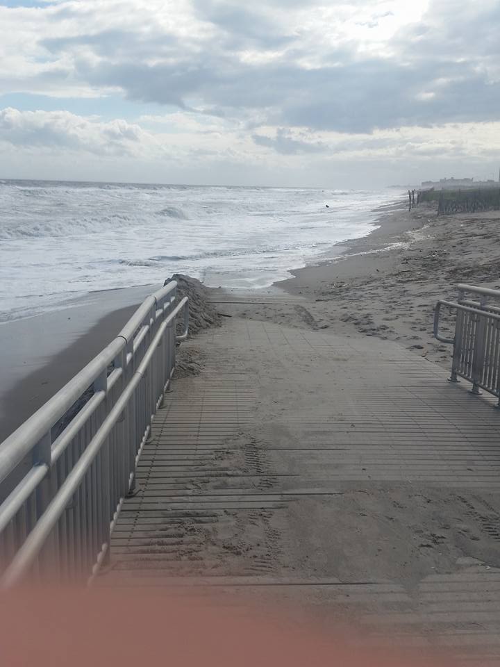 RockBeachBlog's tweet image. Where's the Beach?
rockawaybeachblog.com/2017/05/08/whe…