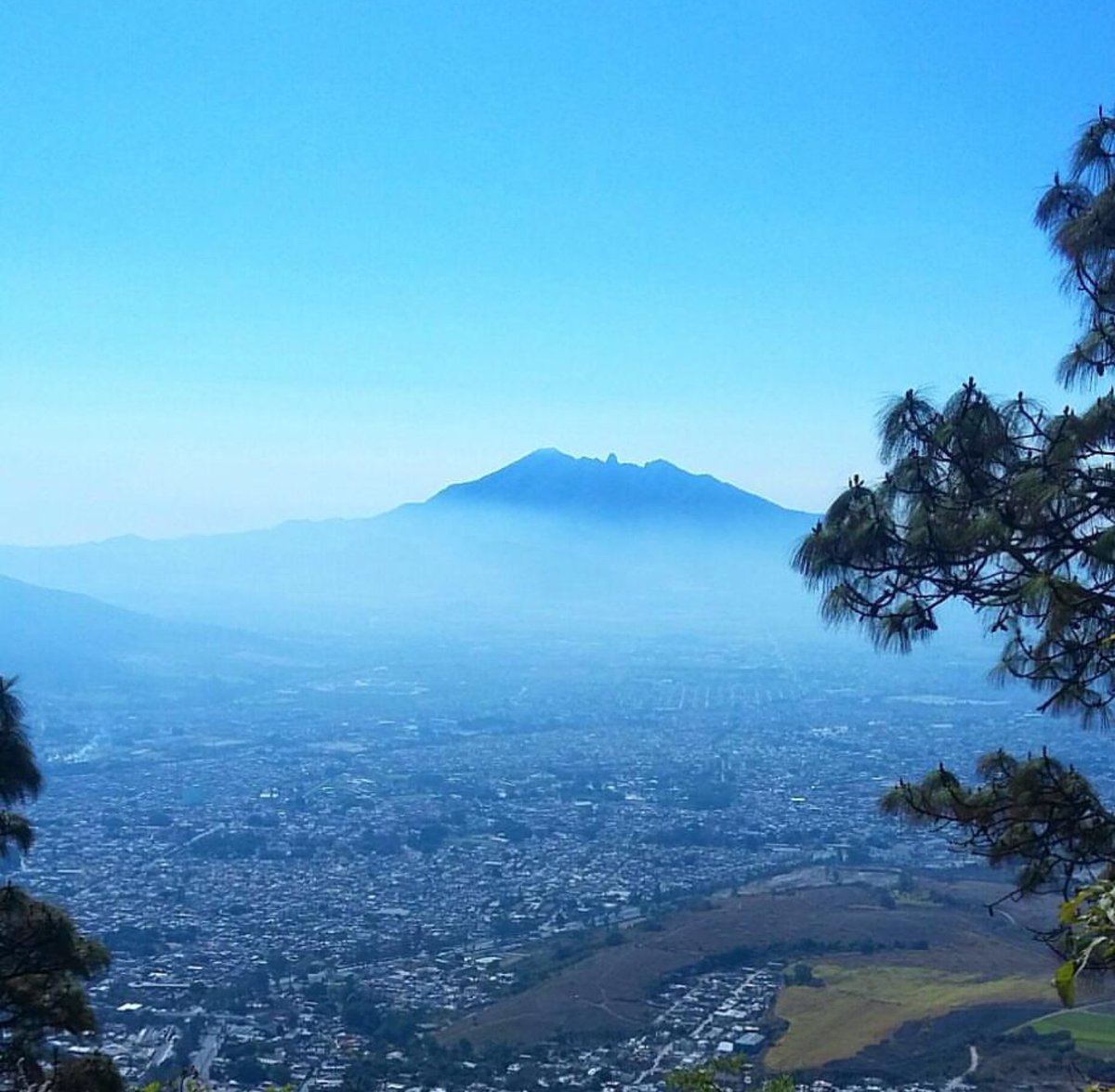 Vista de #Tepic desde el cerro de San Juan 🌄👏
Excelente Lunes 😄
#SoyDeTepicNayarit 💙