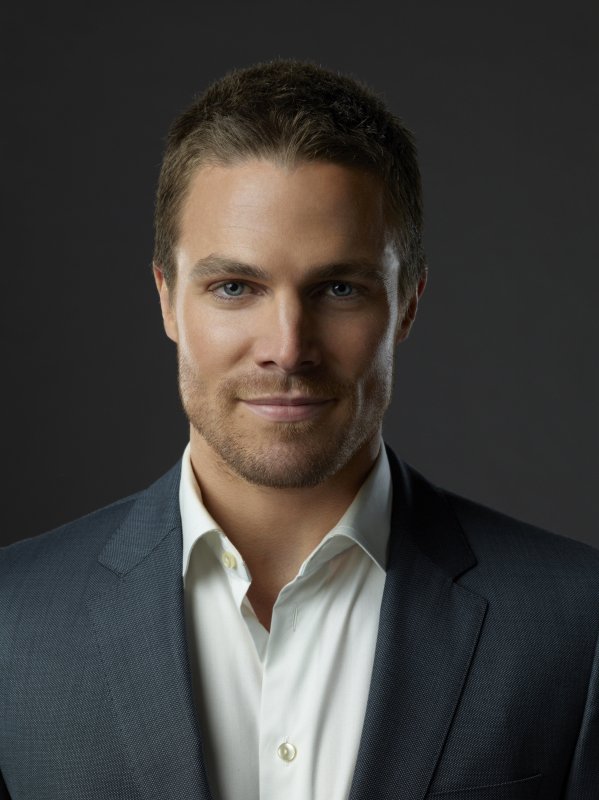 Happy Birthday to everyone\s favorite Green Stephen Amell!! 