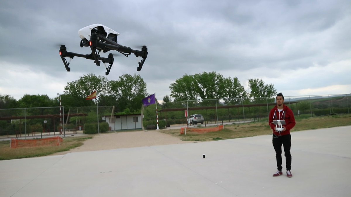 TuFotoMundoYT's tweet photo. Pronto en el canal hablamos de la experiencia de volar un dron! https://t.co/G80XICNFV6