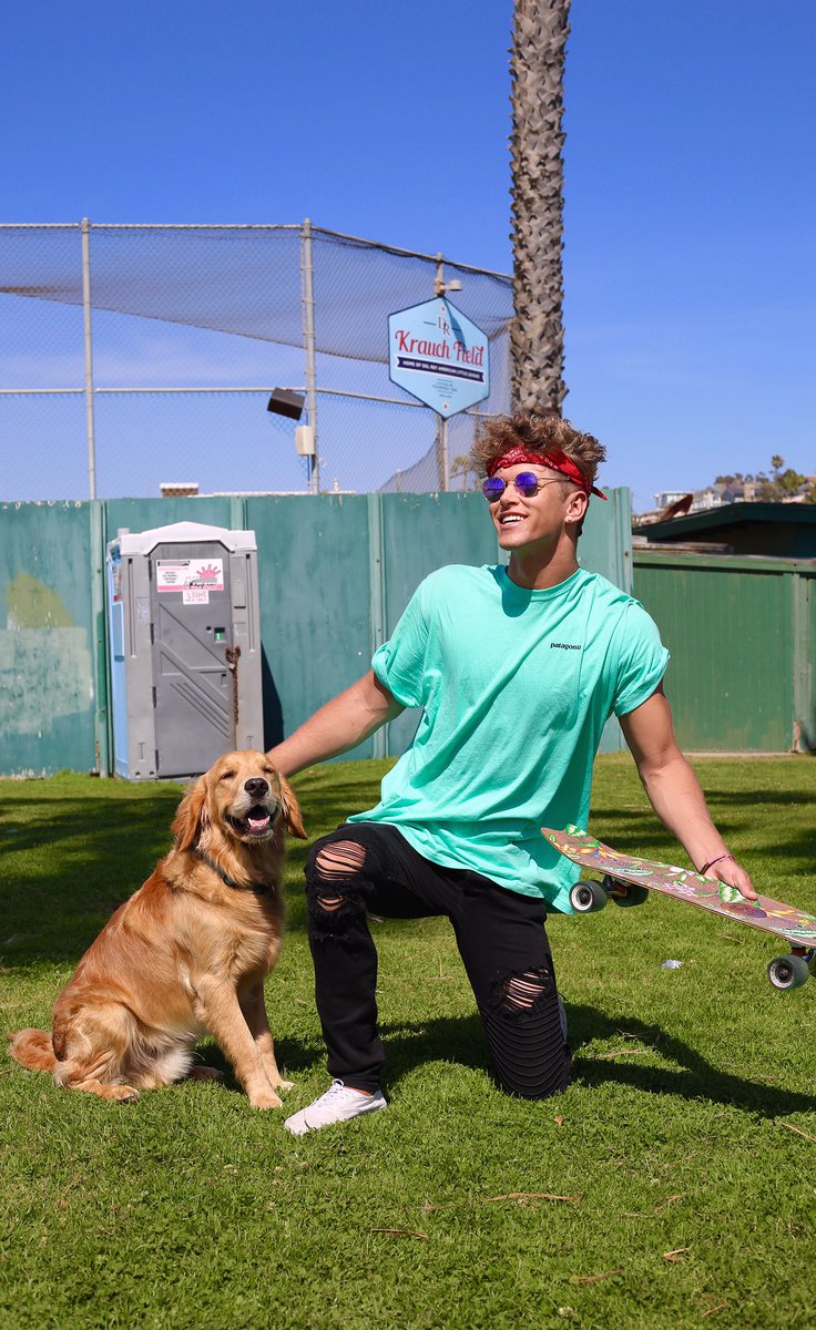 natekgarner's tweet photo. Red bandanas &amp; good vibes ✨ https://t.co/tjmznhTDQb