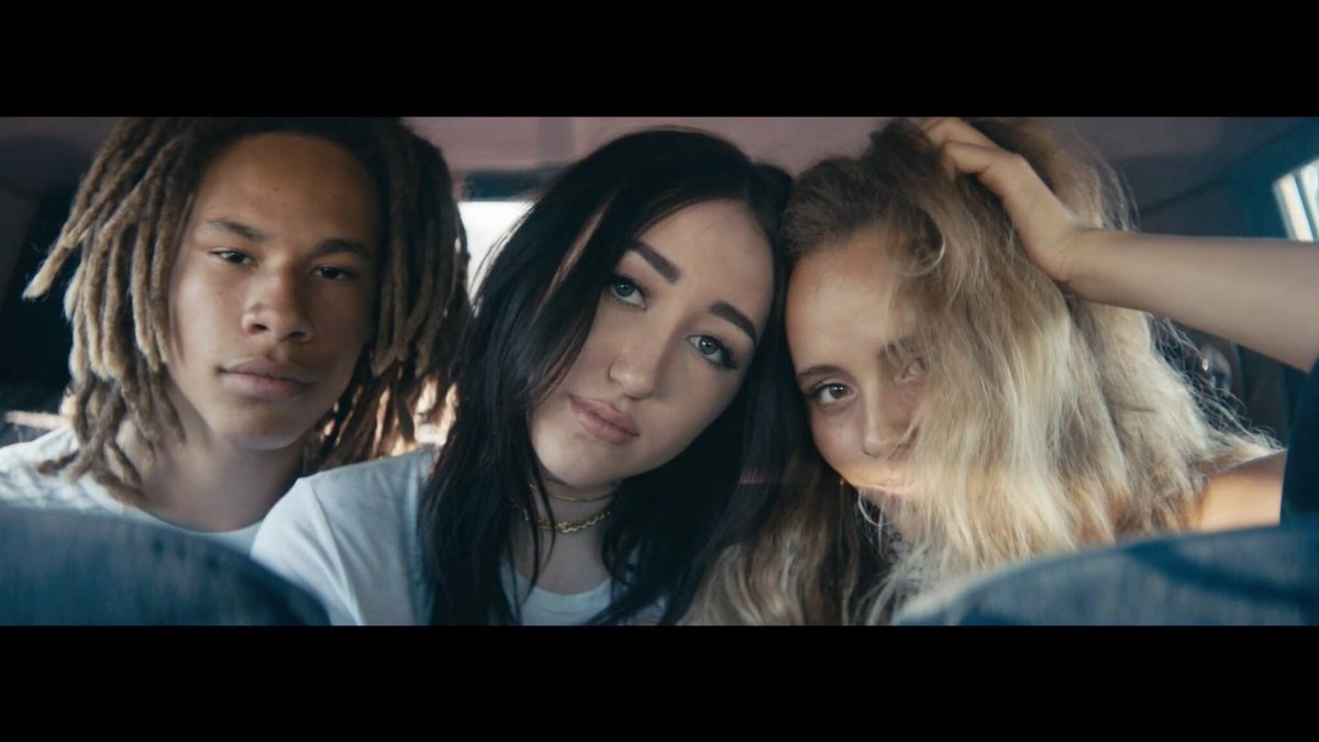 NoahCyrusSpain's tweet photo. El #StayTogetherVideo ya cuenta con más de 2 MILLONES de visualizaciones, ¿todavía no lo has visto? https://t.co/Vkfr2vQUs9 https://t.co/rozDl24KE1