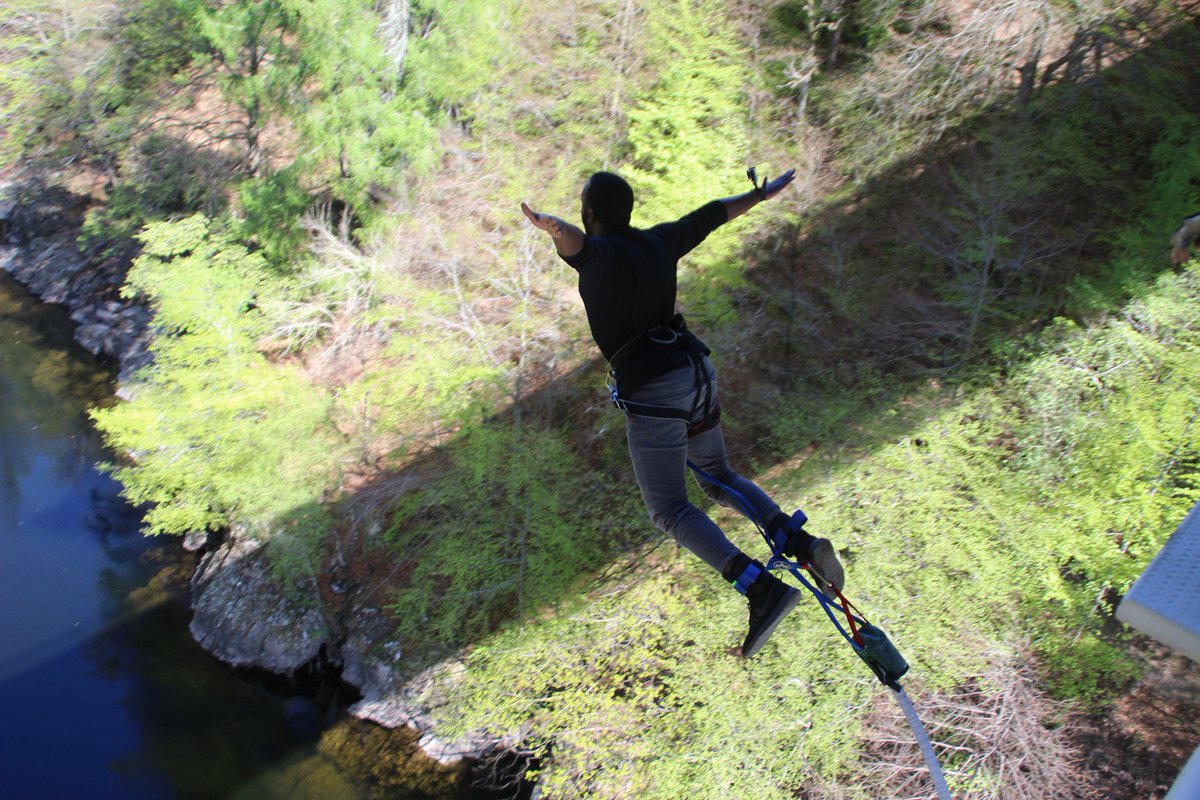 MI_BOSS's tweet photo. Crossed bungee jumping off my bucket list.. 

Abseiling ✔
Paragliding ✔
Skydiving 🤔🤔 https://t.co/1iPwlh4o7W