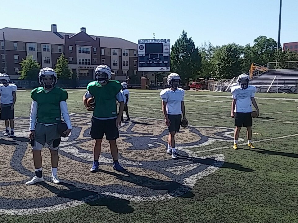 DecaturDawgs's tweet image. Qb's at work!!! #firstdayofspringball