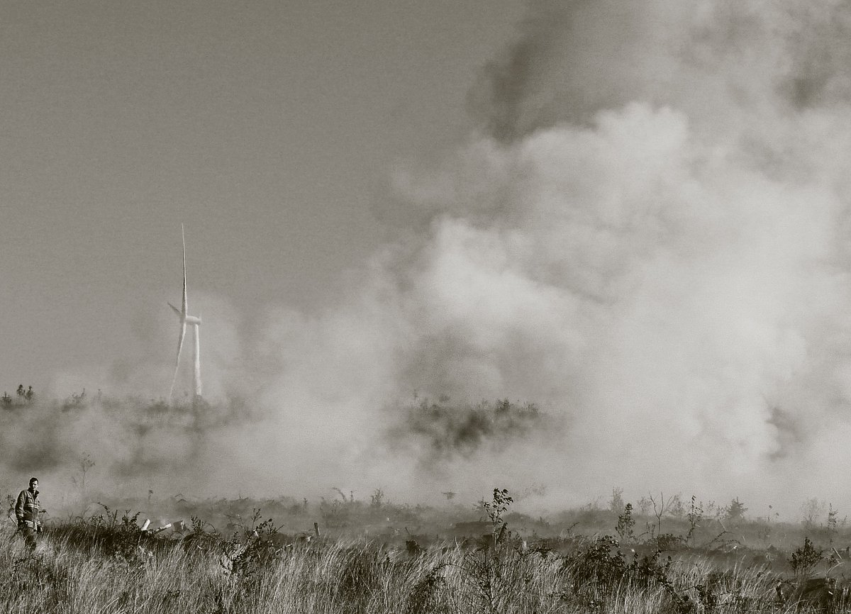 Big thanks to all of the crews <a href="/mawwfire/">Tân CGC / MAWW Fire</a> dealing with todays wildfire in Tonmawr area,very challenging &amp; difficult terrain @WalesUSARTeam