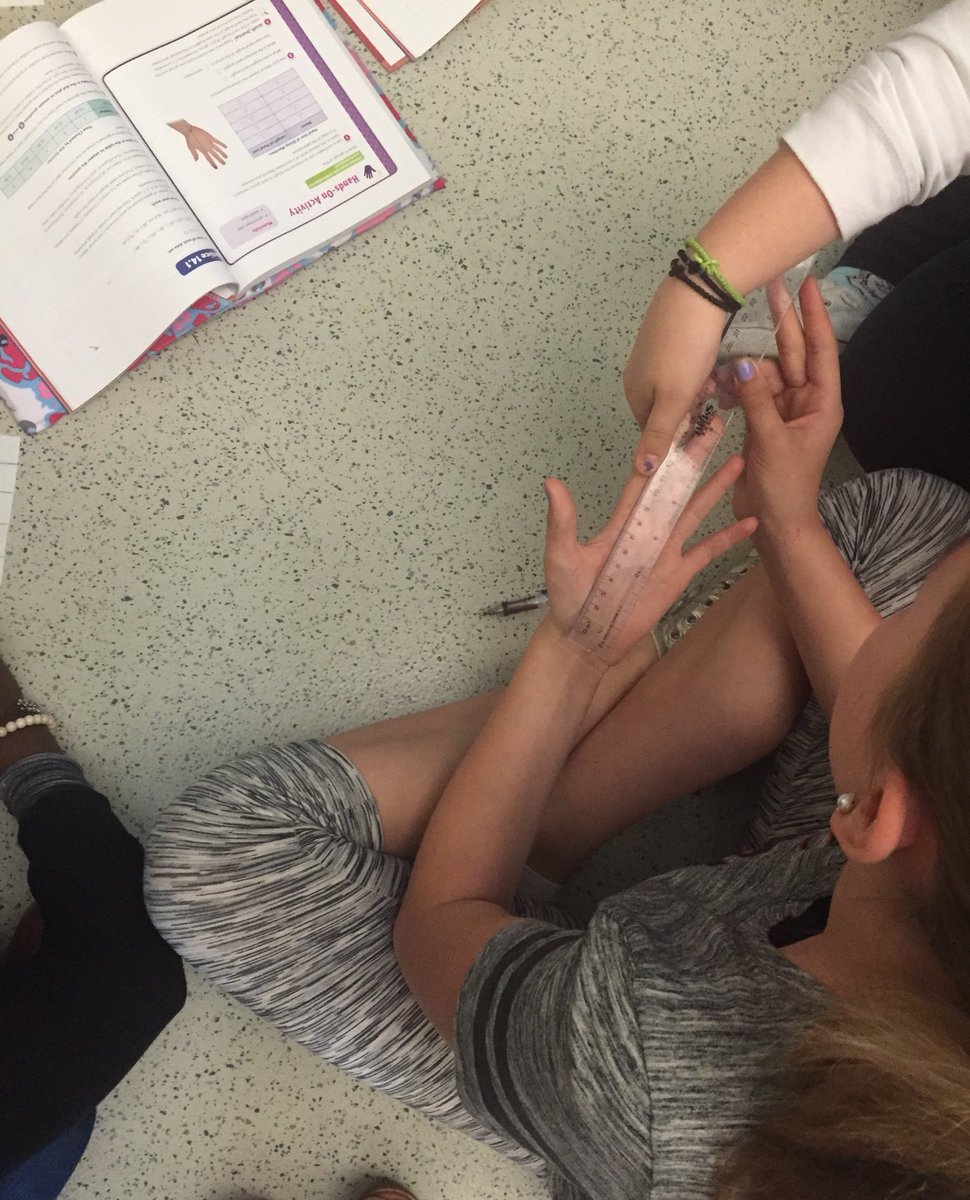 SusanQTeach5's tweet photo. "Hands-On Activity" ~ finding the mean of our hand lengths #mathisfun #teamwork #6thgrademath #howemanning https://t.co/TR8sUiMJzF