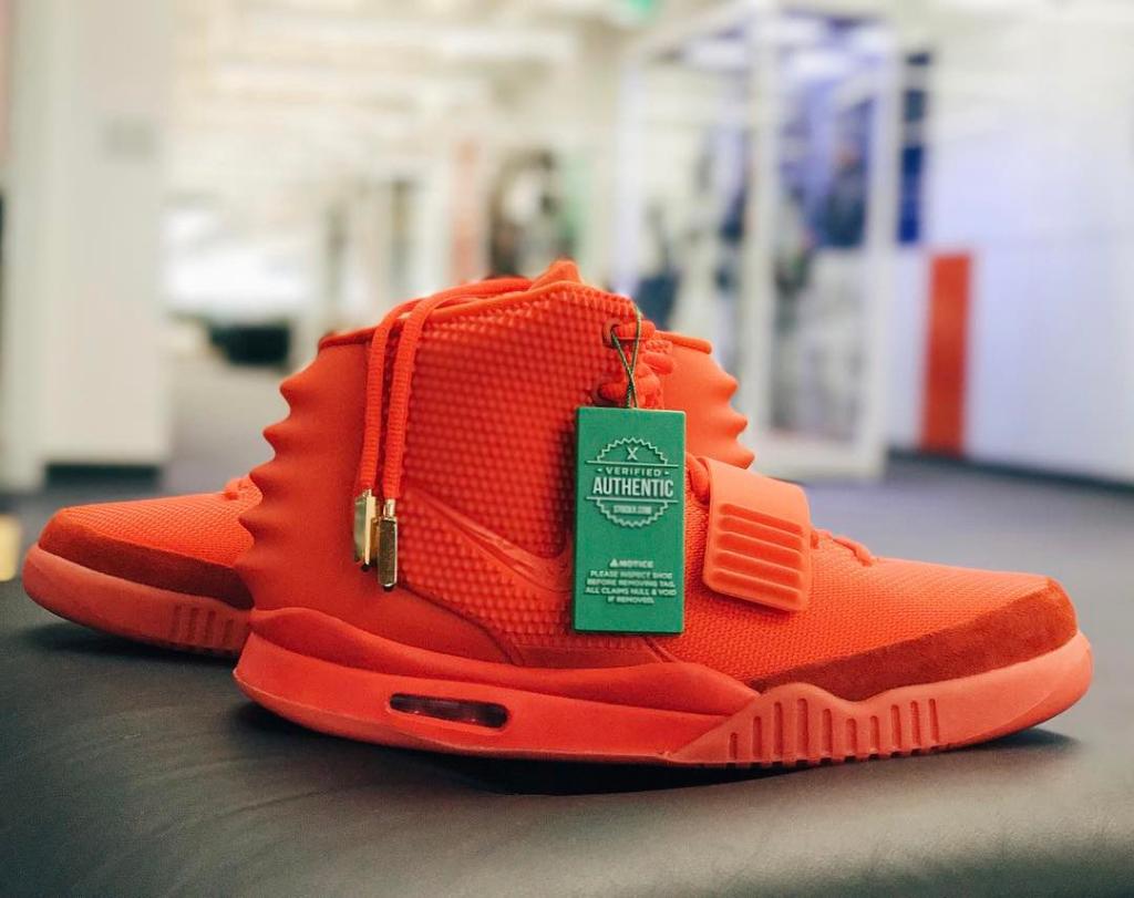 unidad Geografía Desprecio StockX on Twitter: "Red October Nike Air Yeezy 2 available:  https://t.co/KHlqAbMG5t https://t.co/9cjMLwExkT" / Twitter