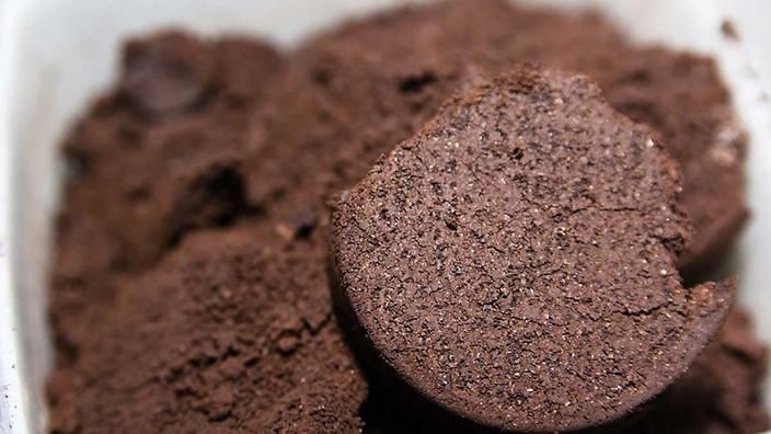 PebblePine's tweet photo. 10 clever things to do with used #coffee grinds https://t.co/cUthCoDgse

#coffeelovers https://t.co/RZDZpPb2Rn