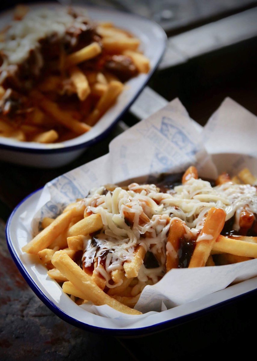 djmatt_90's tweet photo. Form an orderly queue boys and girls... We now do the one and only Poutine - Chips, Cheese & Gravy... #bossfood #localdelicacy https://t.co/29V63oBGE9