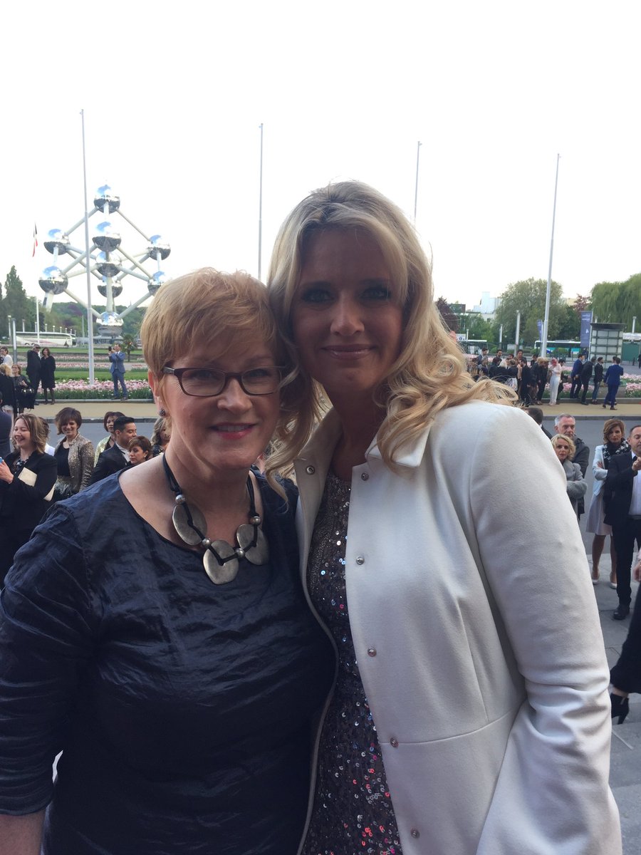 Salon_Magazine's tweet photo. Rhonda @NovaVita et moi. #StyleMasters2017 https://t.co/rpFmdx49v1