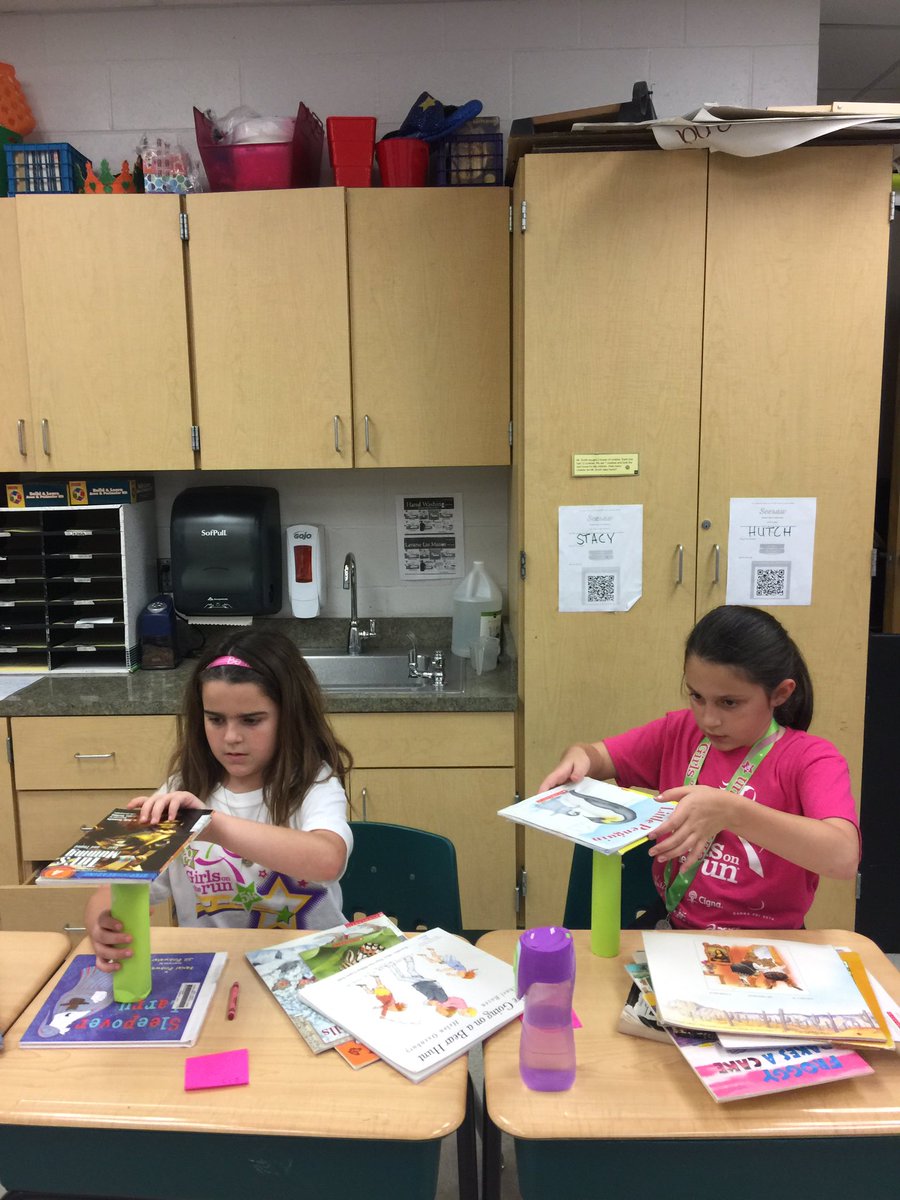 mhstacy17's tweet photo. Having a fun time in science experimenting on which shape will hold the most books! The circle wins!#cgeeagles @CitrusGrovevcs https://t.co/4ubPosUg7N