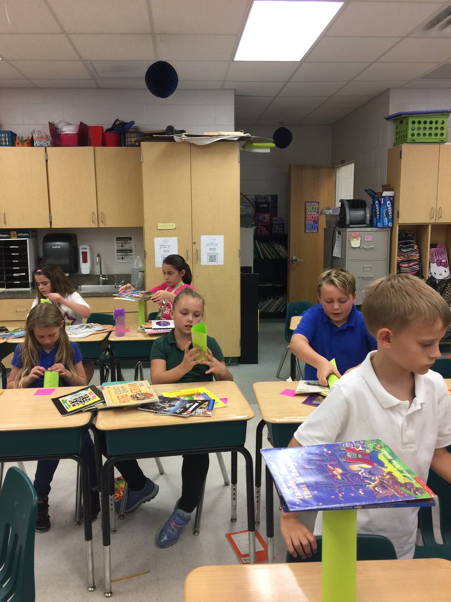 mhstacy17's tweet photo. Having a fun time in science experimenting on which shape will hold the most books! The circle wins!#cgeeagles @CitrusGrovevcs https://t.co/4ubPosUg7N