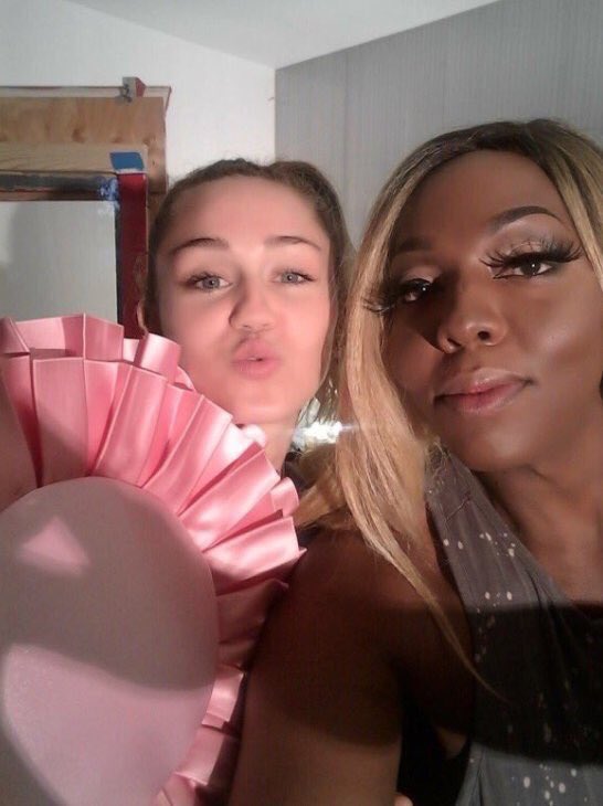 Amazon Ashley tweet media