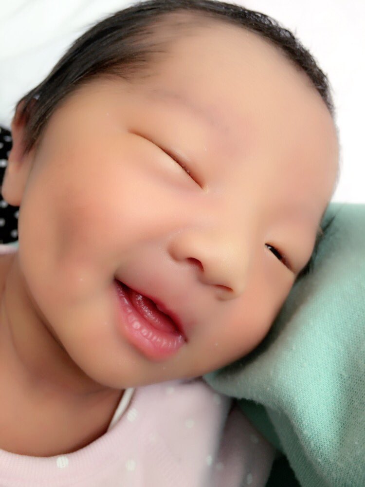 葵衣 On Twitter こん笑い方しかせんとけど 右の口角だけ上げて