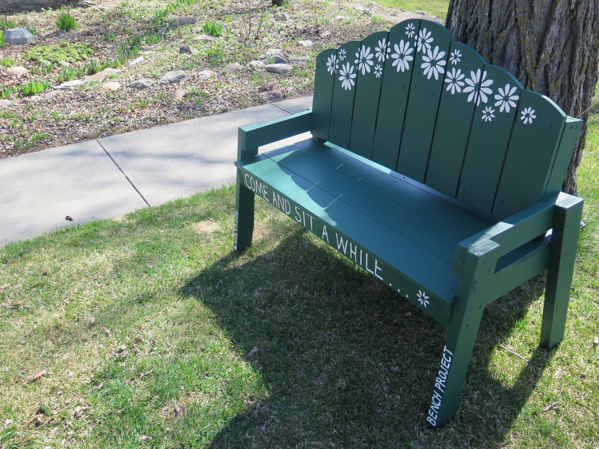 simple_moodler's tweet photo. @seesaprograms loving our #holyroodbenchproject community bench. Thanks to carpenters at SEESA woodworking workshop, who build community too https://t.co/7Jzwge01Zr