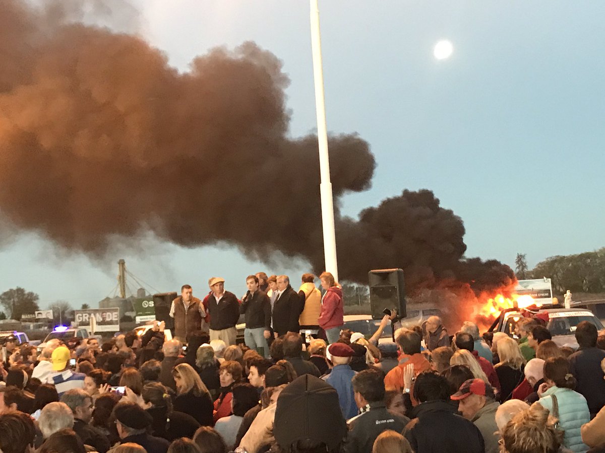 lapraderapulve's tweet image. #SAQUENELAGUA #GeneralVillegas se va ampliar la pasada de agua en rutas 118, 33 y 226. Hoy a la noche arranca x ruta 226 #cortede ruta